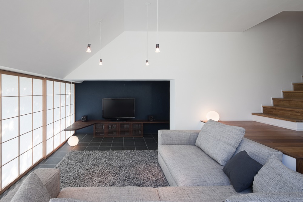Wind-dyed House / acaa