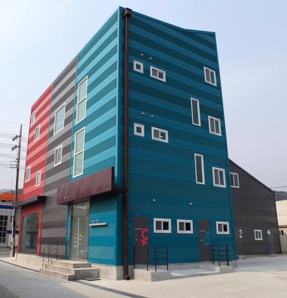 The 243 Building / Hyun and Jeon Architectural Office