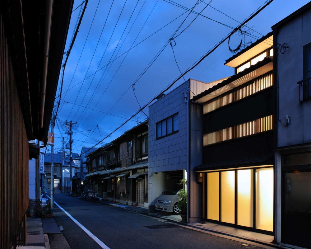 New Kyoto Town House / Alphaville Architects