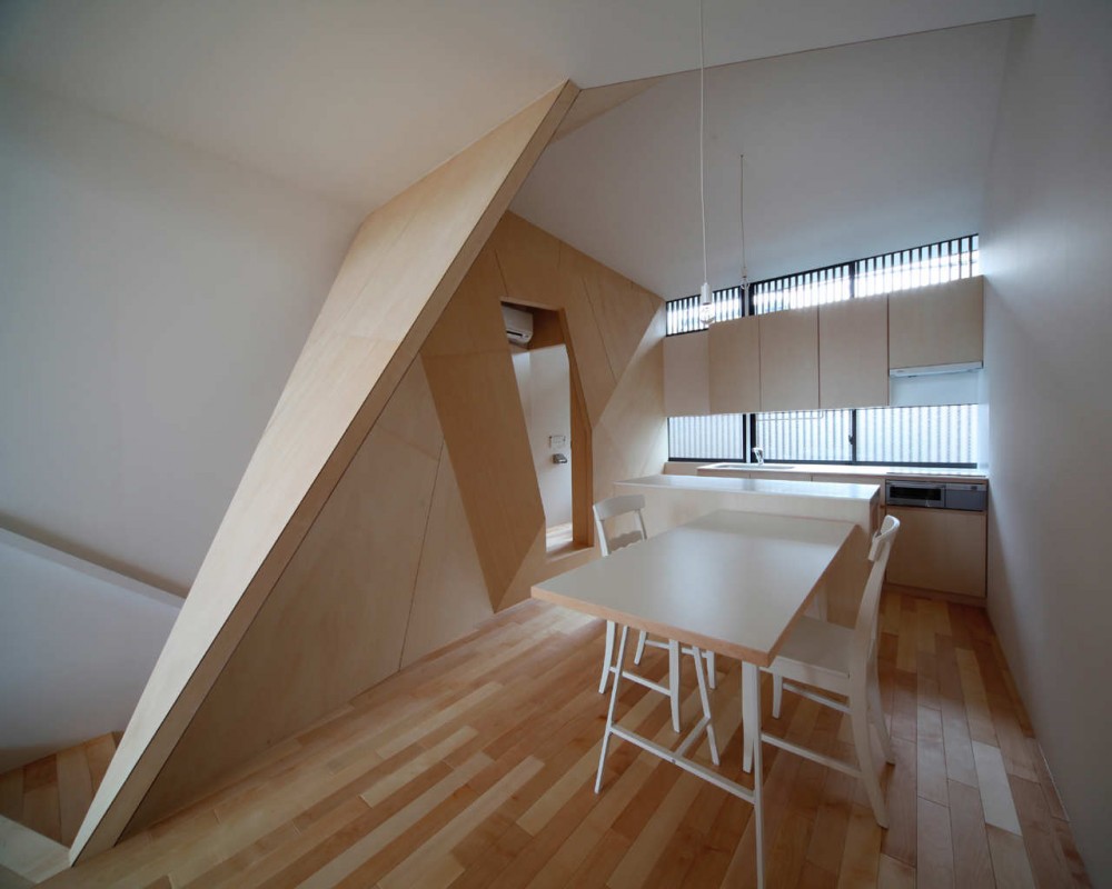 New Kyoto Town House / Alphaville Architects
