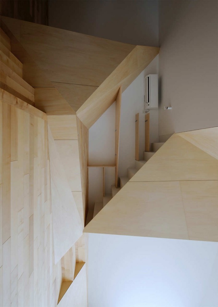 New Kyoto Town House / Alphaville Architects