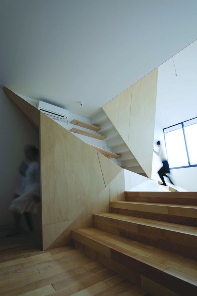 New Kyoto Town House / Alphaville Architects