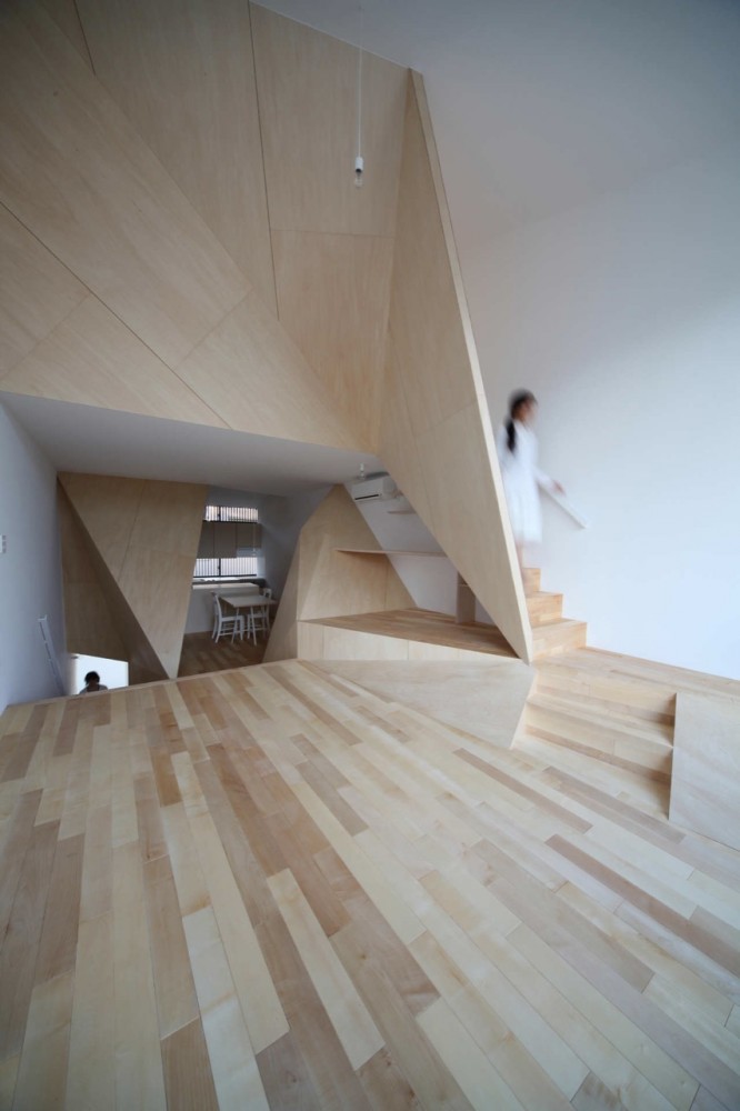 New Kyoto Town House / Alphaville Architects