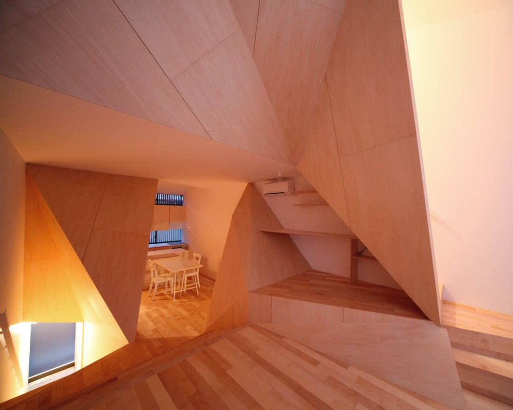 New Kyoto Town House / Alphaville Architects