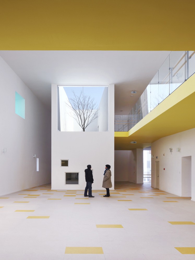 Kindergarten of Jiading New Town / Atelier Deshaus