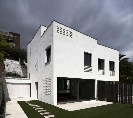 Two Semi-detached Houses In Barcelona / CAVAA Arquitectes (17)