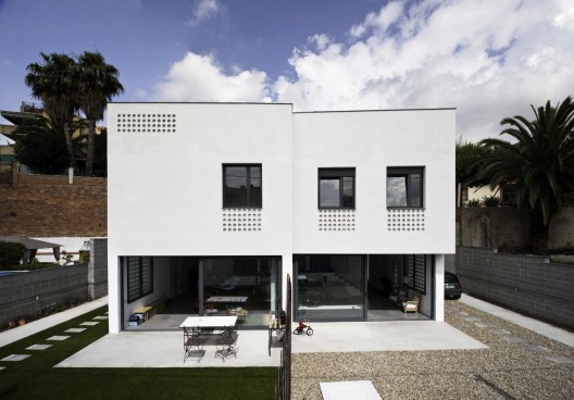 Two Semi-detached Houses In Barcelona / CAVAA Arquitectes (1)