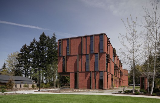 Maier Hall / Schacht Aslani Architects (14)