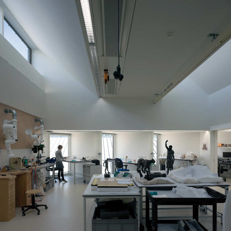 Atelier Building / Cruz y Ortiz Arquitectos