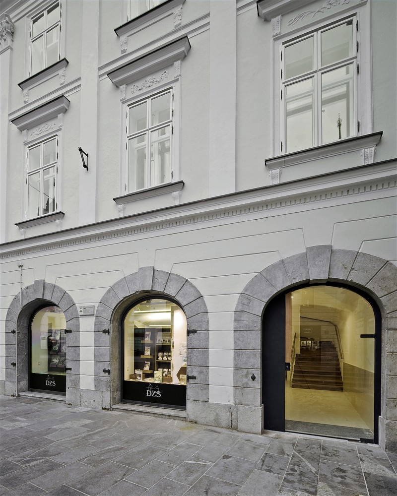 Baroque Court Apartments / OFIS arhitekti