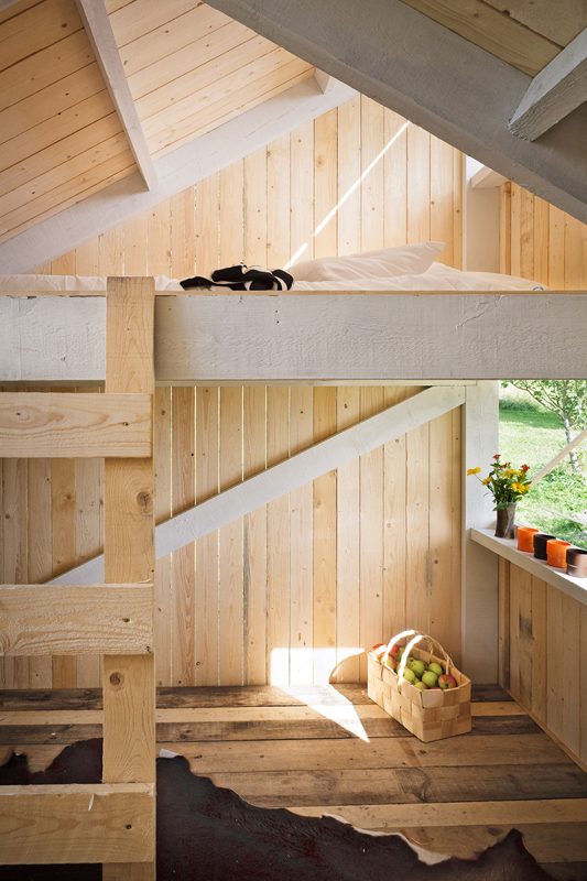 Playhouse / Anna & Eugeni Bach
