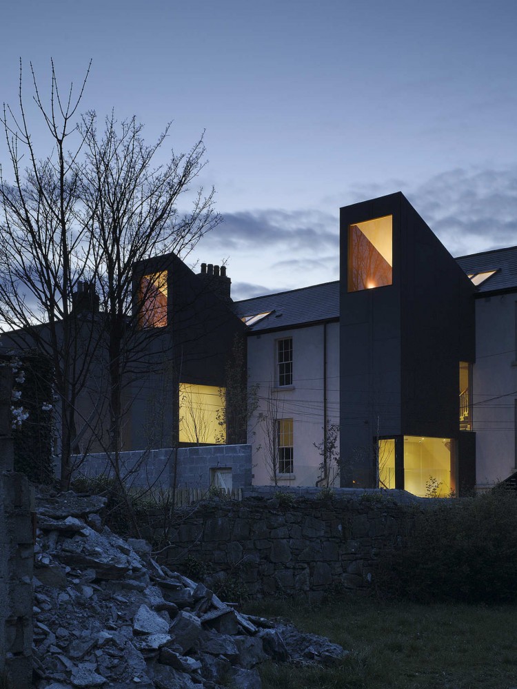 Houses In Castlewood Avenue / ODOS Architects
