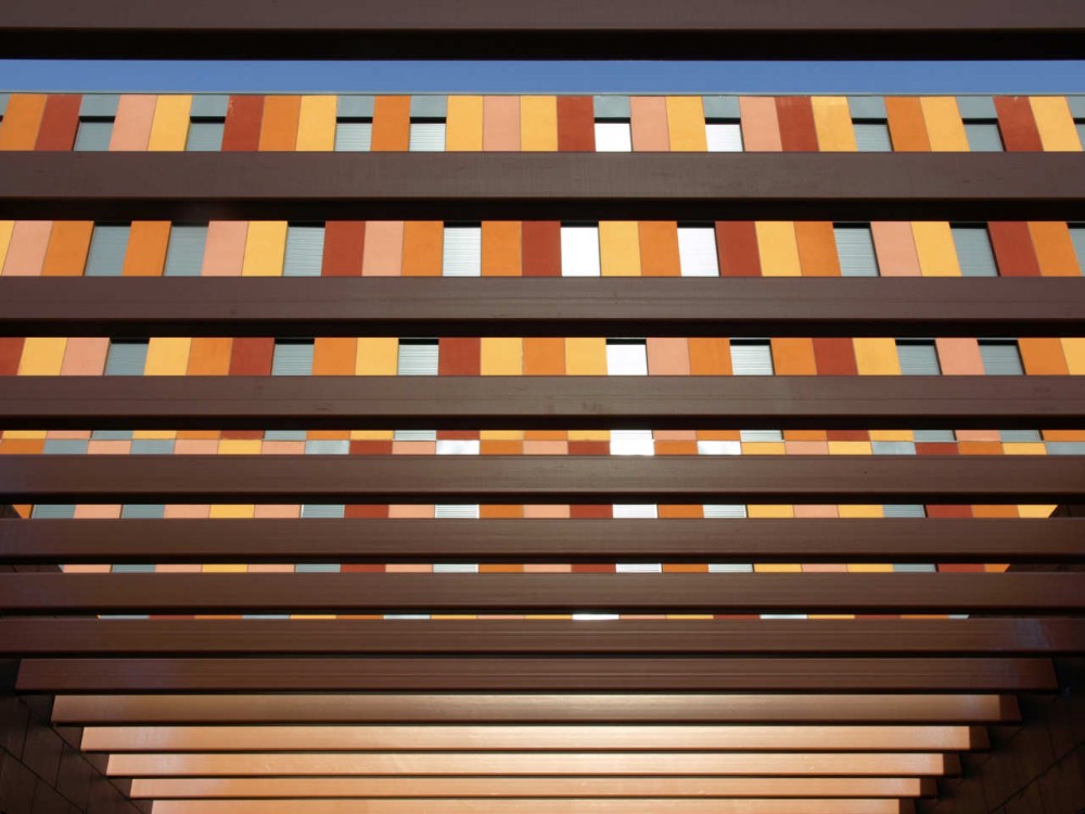 132 Houses With Public Protection / Aguinaga y Asociados Arquitectos