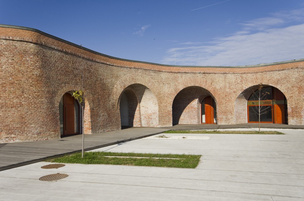 Theresia Bastion / ARCHAEUS