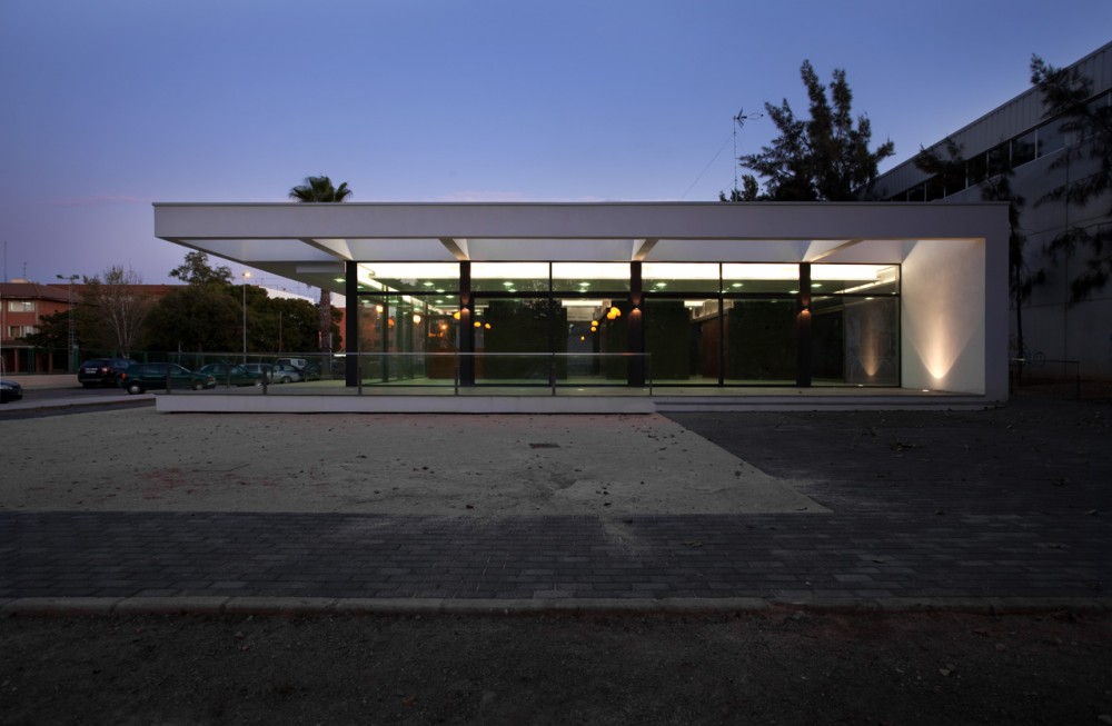 Pensioners Community Center / Antonio Altarriba Comes
