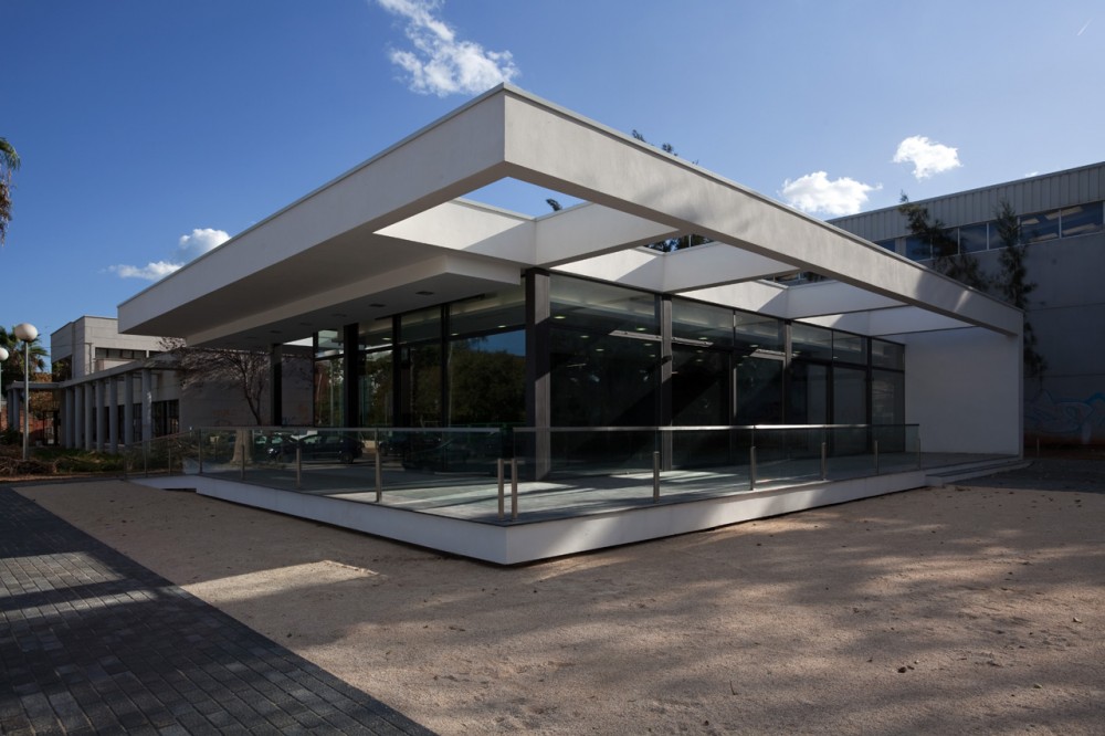 Pensioners Community Center / Antonio Altarriba Comes