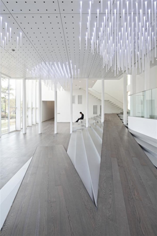 White Block Gallery / SsD