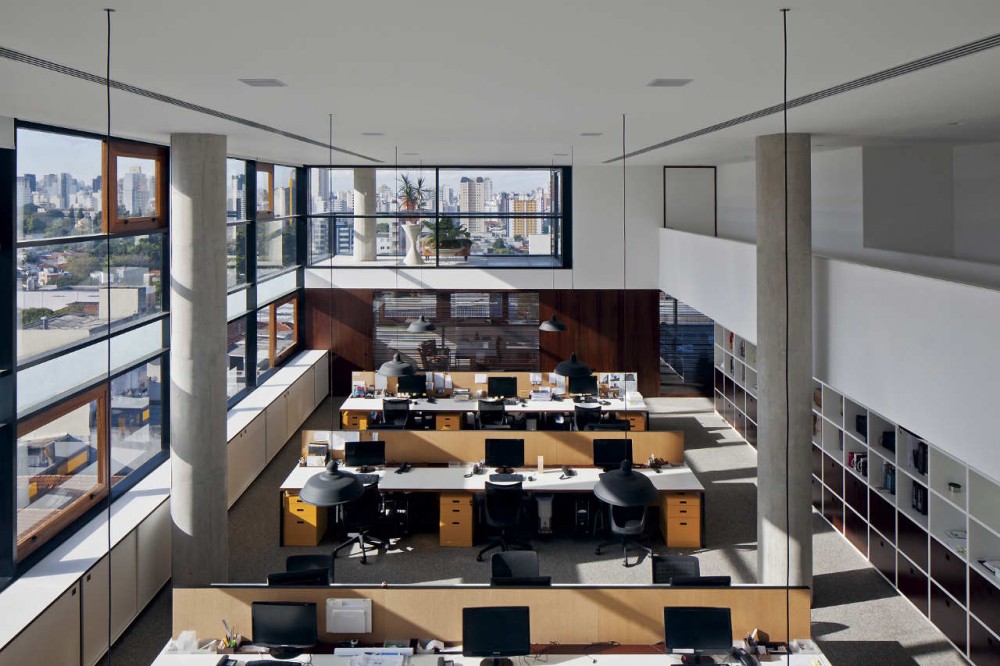 W305 Building / Isay Weinfeld
