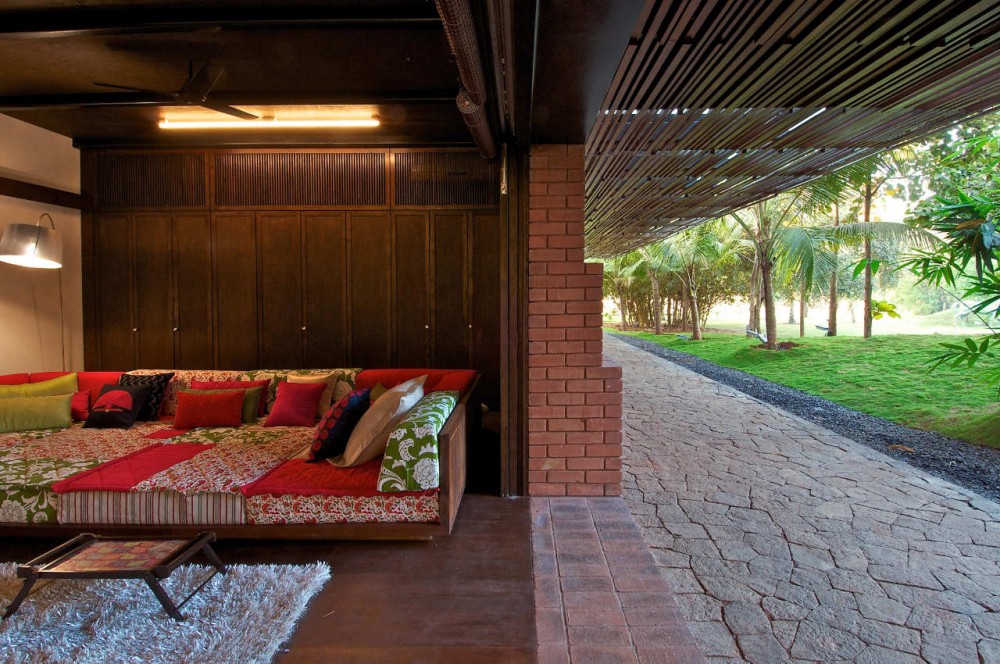 The Brick Kiln House / SPASM Design Architects