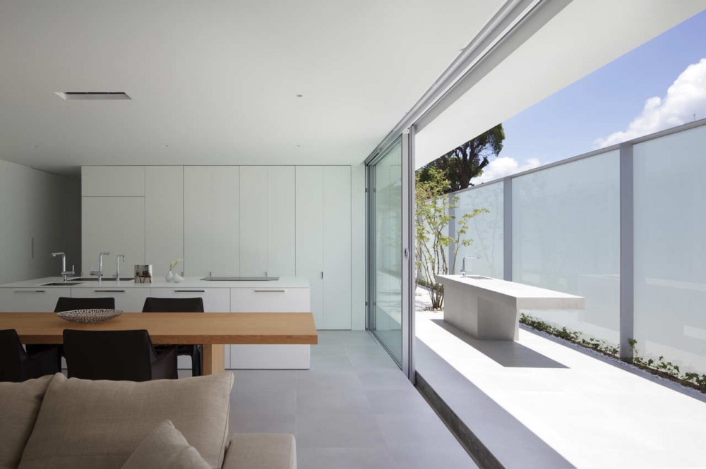 Horizon Roof House / Shinichi Ogawa & Associates