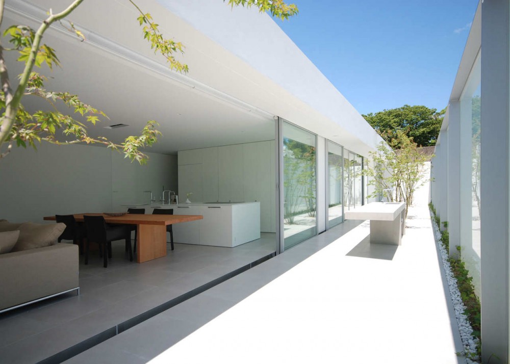 Horizon Roof House / Shinichi Ogawa & Associates