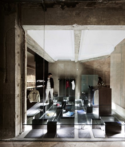 Horizontal Showcase / Paloma Baquero Masats, Juan Antonio Serrano García