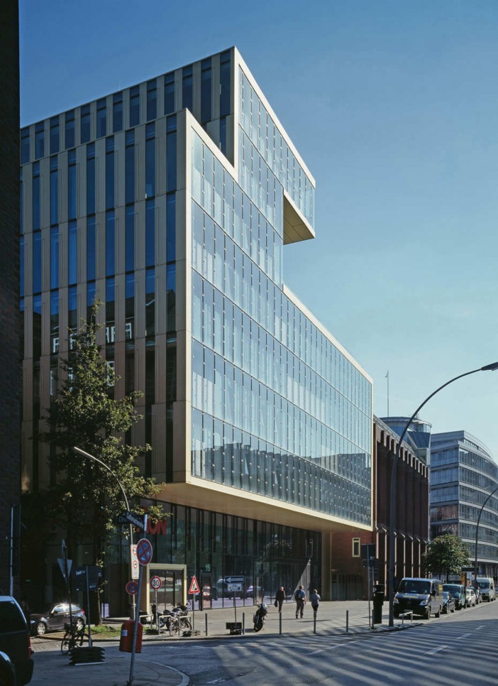 CR 16 Office And Residential Building / BLK2 Architekten