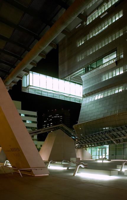 Flashback: Caltrans District 7 Headquarters / Morphosis