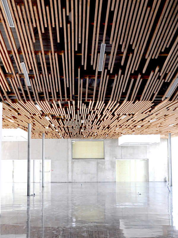 Multimedia Library And HQE Auditorium / deAlzua+ & Atelier 9.81
