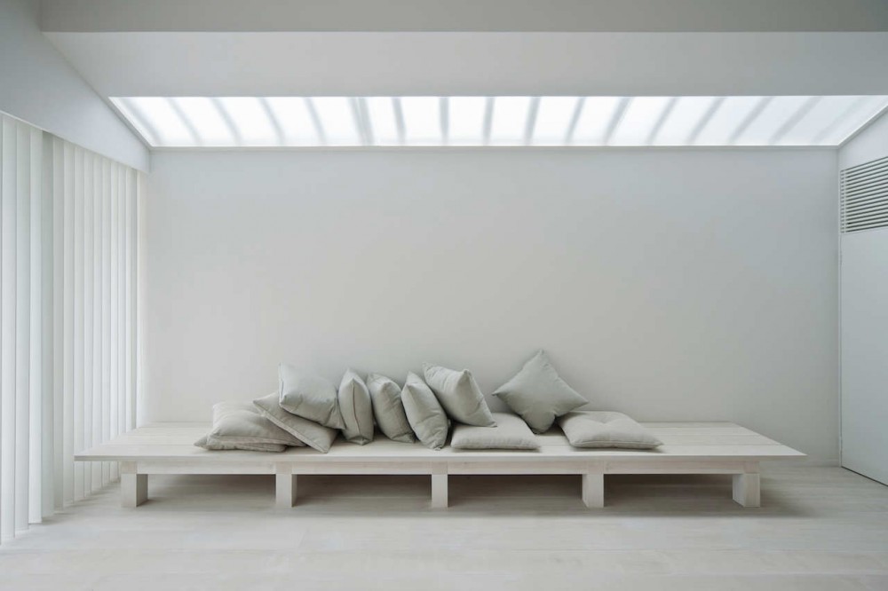 White Dormitory For Il Vento / Koichi Futatsumata