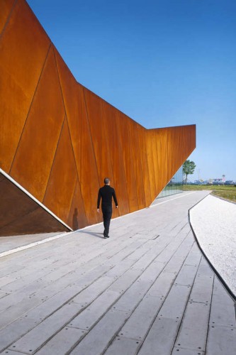 1 Vanke Triple V / Ministry Of Design