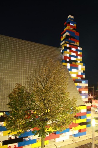 'Abondantus Gigantus' Temporary Pavilion (8)