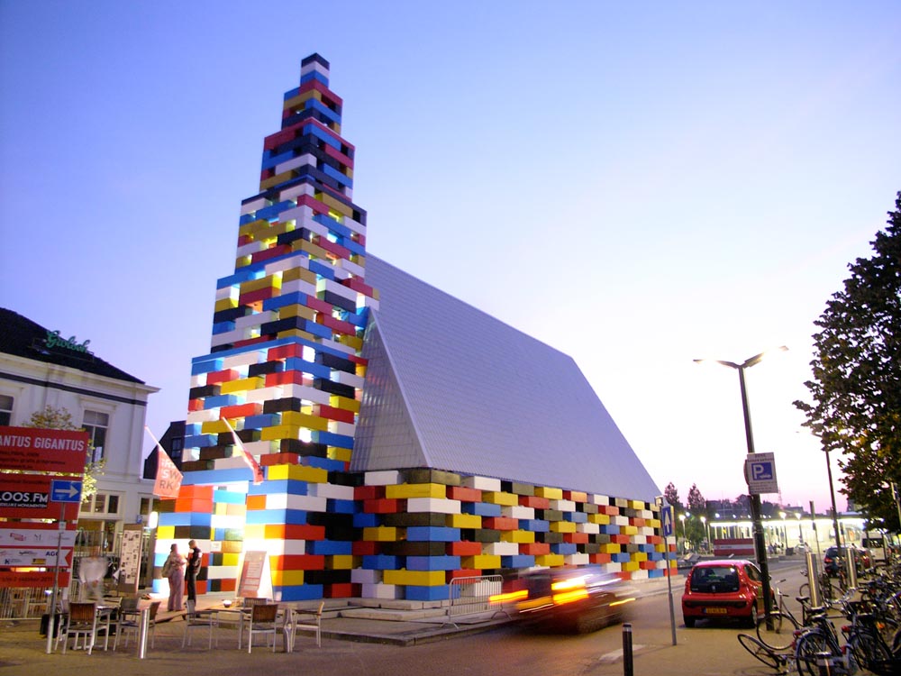 ‘Abondantus Gigantus’ Temporary Pavilion / LOOS.FM