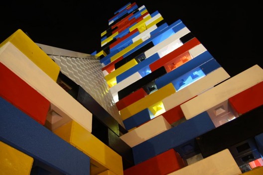 'Abondantus Gigantus' Temporary Pavilion (7)