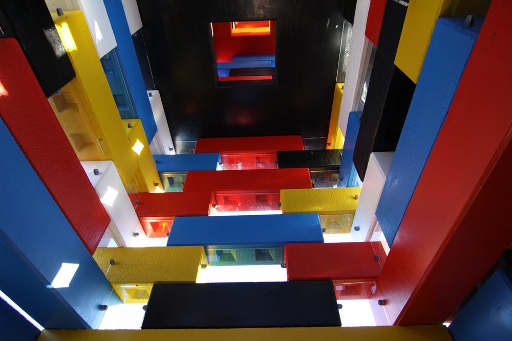 ‘Abondantus Gigantus’ Temporary Pavilion / LOOS.FM