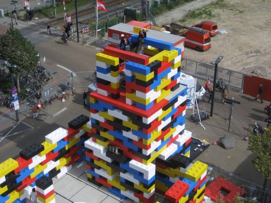 'Abondantus Gigantus' Temporary Pavilion (4)
