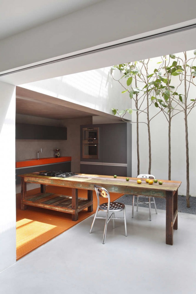 Guilhermes Home Studio / Studio Guilherme Torres