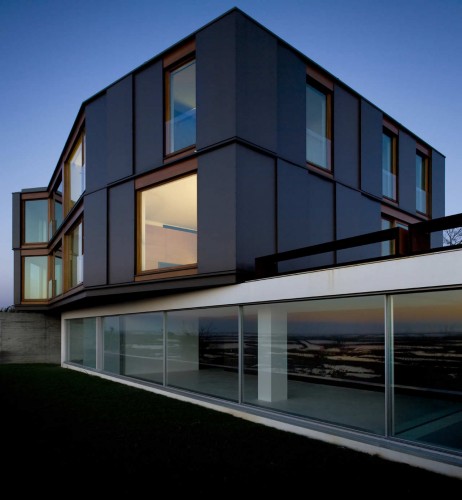 Houses Over The Ria De Aveiro / RVDM