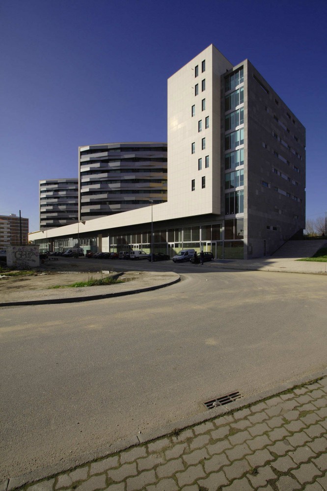 Housing In Aveiro / RVDM