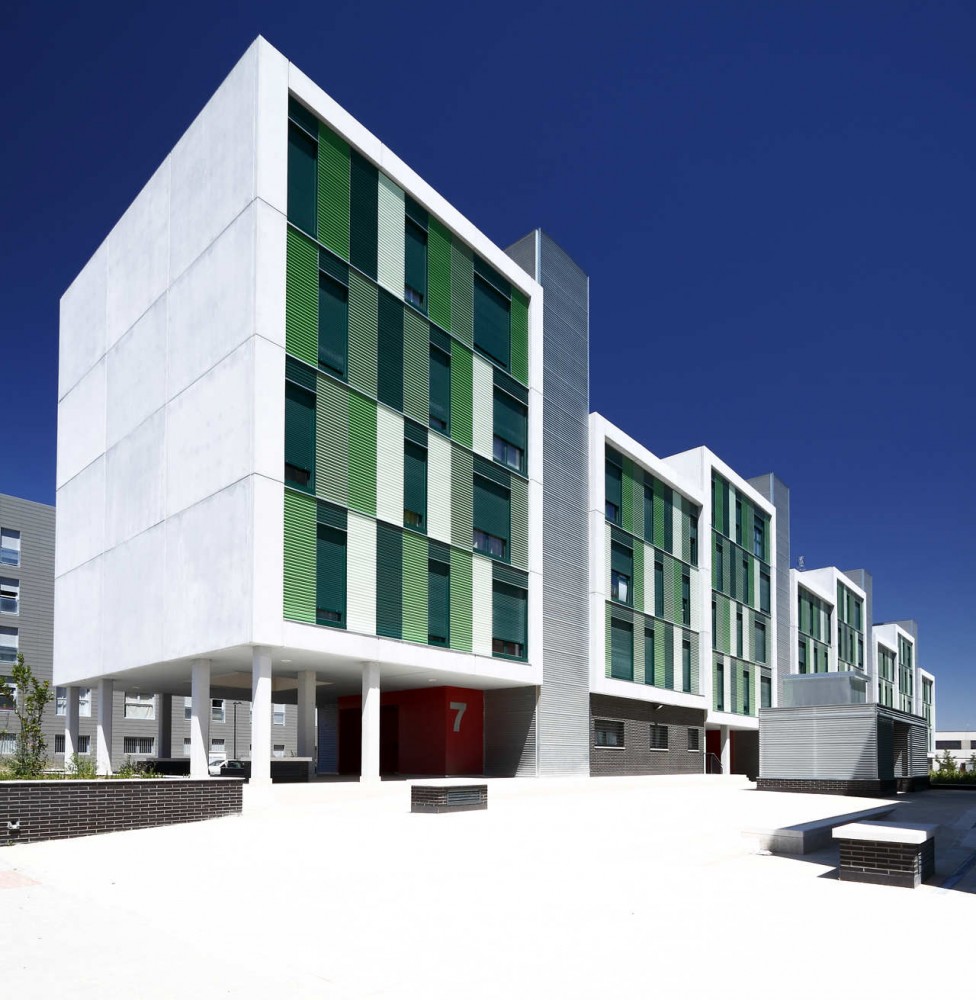 120 Social Housing In Parla / Arquitecnica