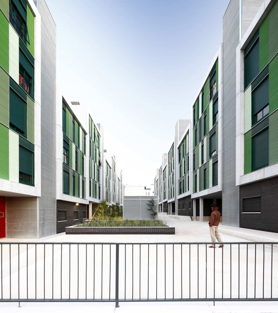 120 Social Housing In Parla / Arquitecnica