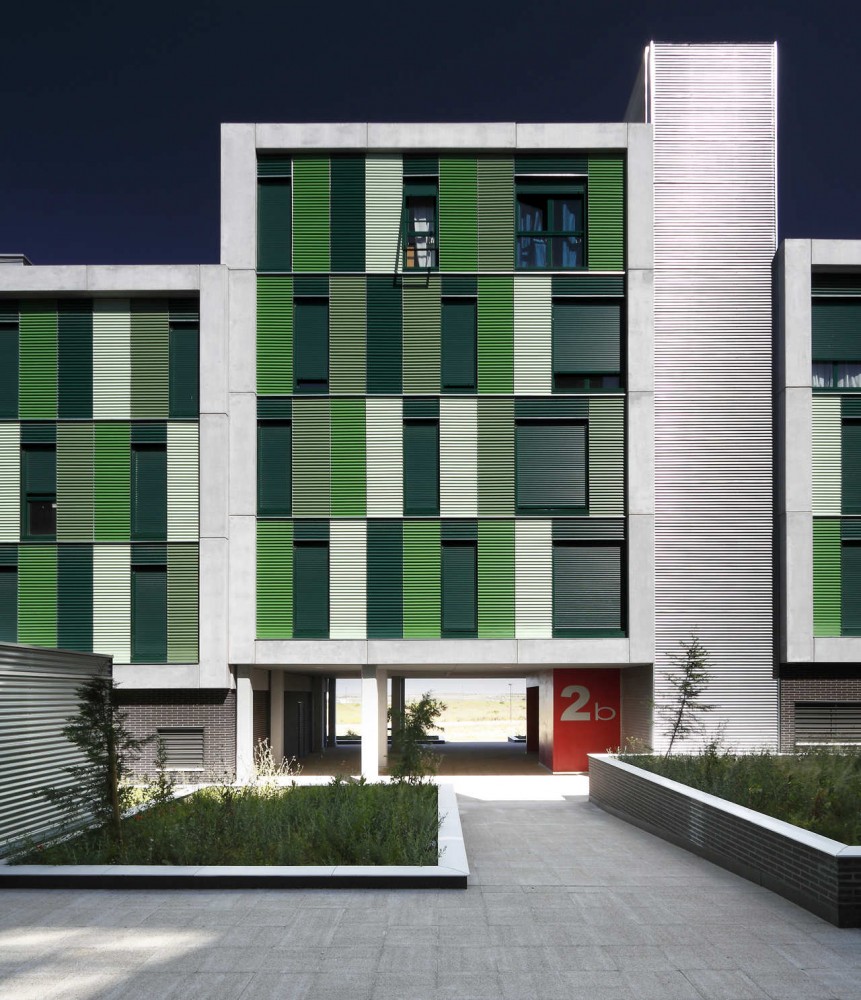 120 Social Housing In Parla / Arquitecnica