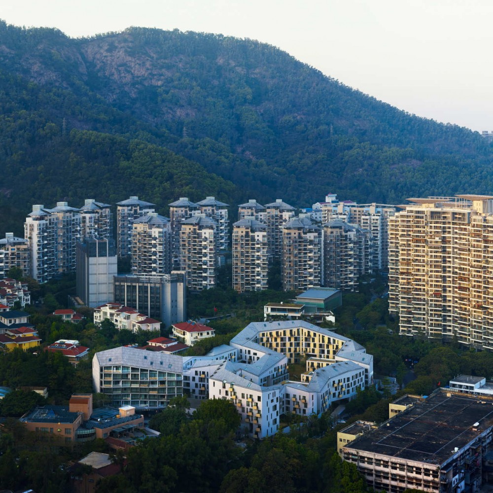 Maillen Hotel And Apartment / Urbanus