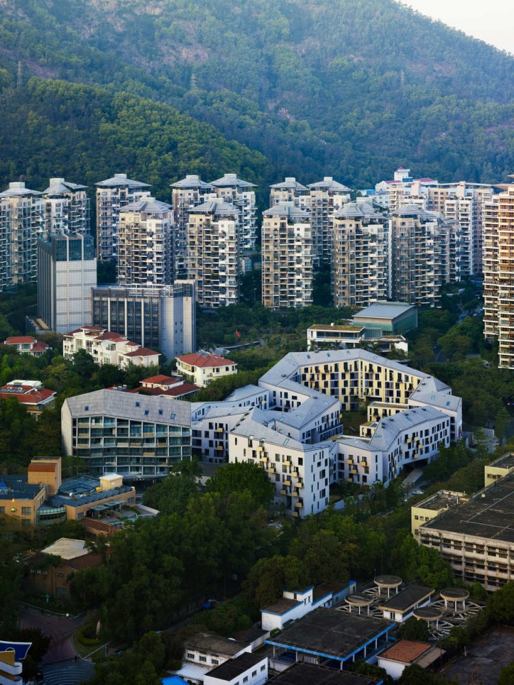 Maillen Hotel And Apartment / Urbanus