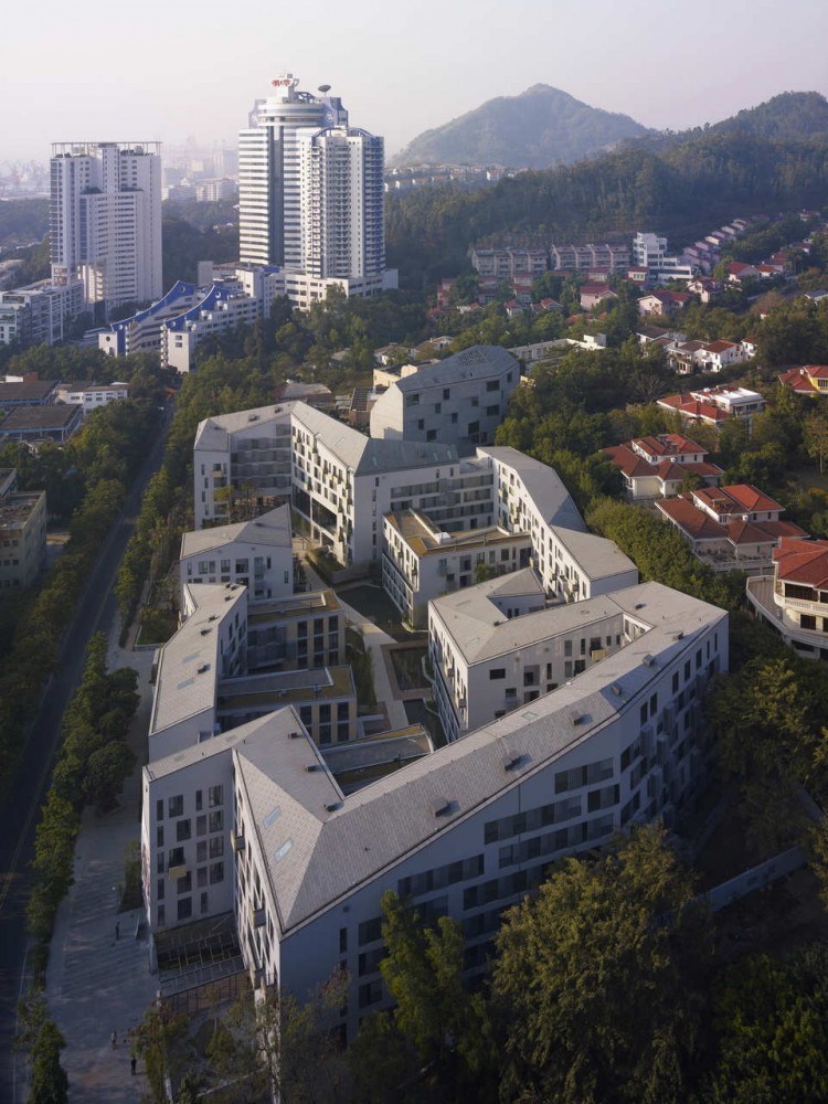 Maillen Hotel And Apartment / Urbanus