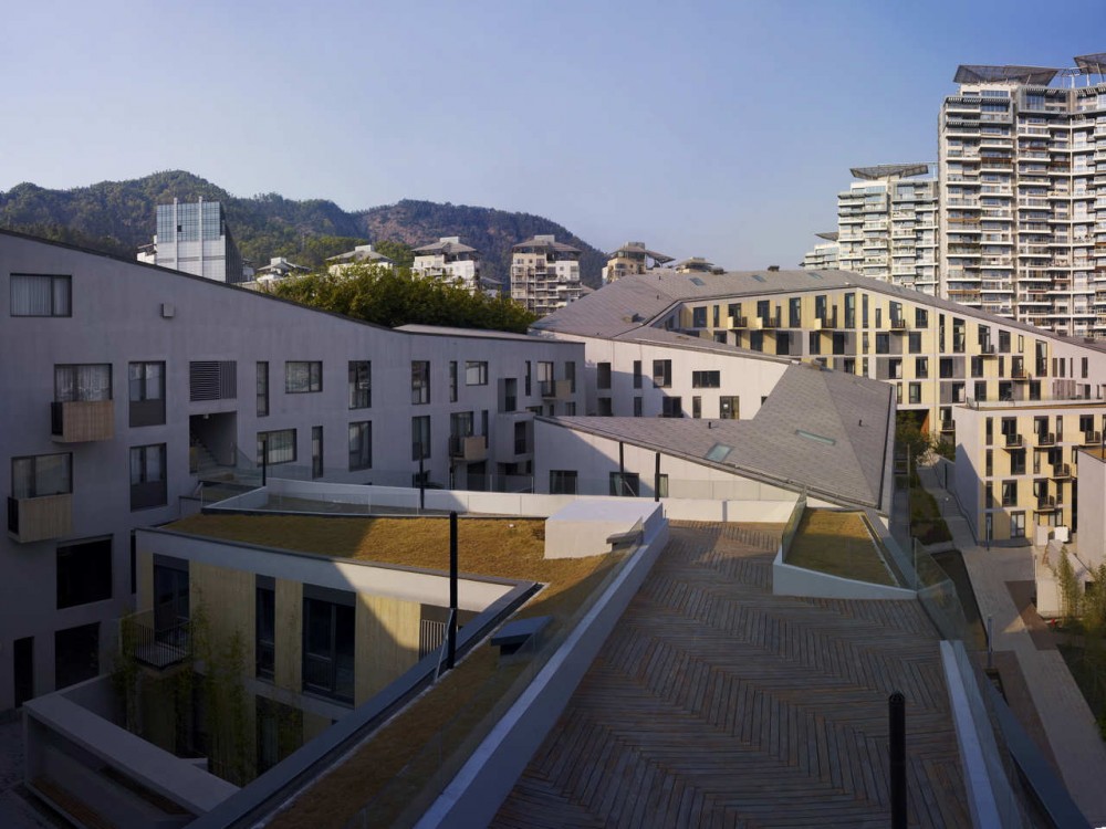 Maillen Hotel And Apartment / Urbanus