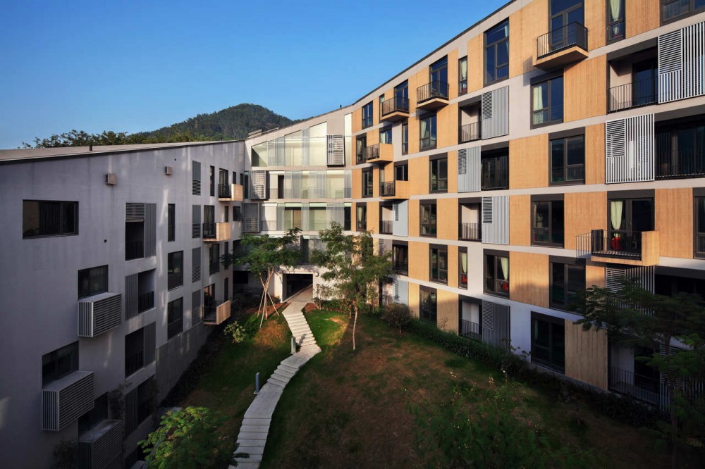 Maillen Hotel And Apartment / Urbanus