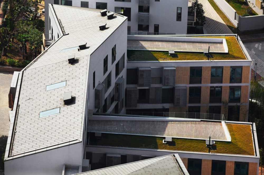Maillen Hotel And Apartment / Urbanus