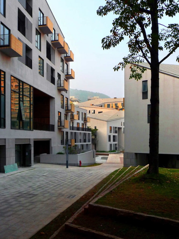 Maillen Hotel And Apartment / Urbanus