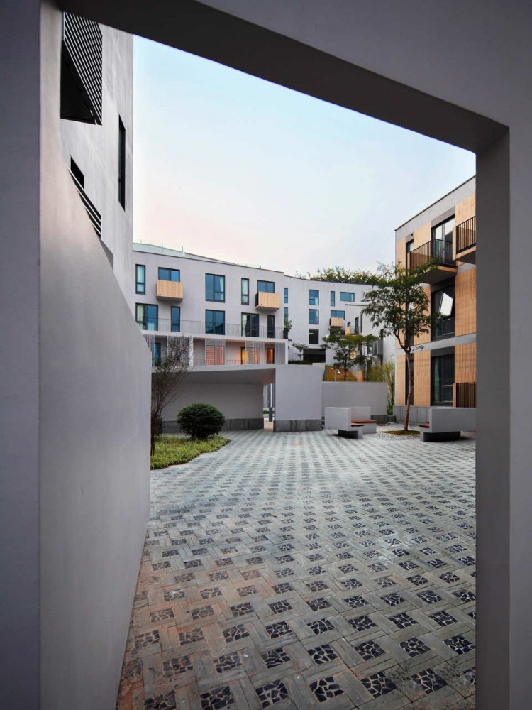 Maillen Hotel And Apartment / Urbanus